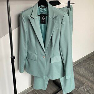 Elegant Suit, Unique Green Color, Size - 50 ( XXXL )